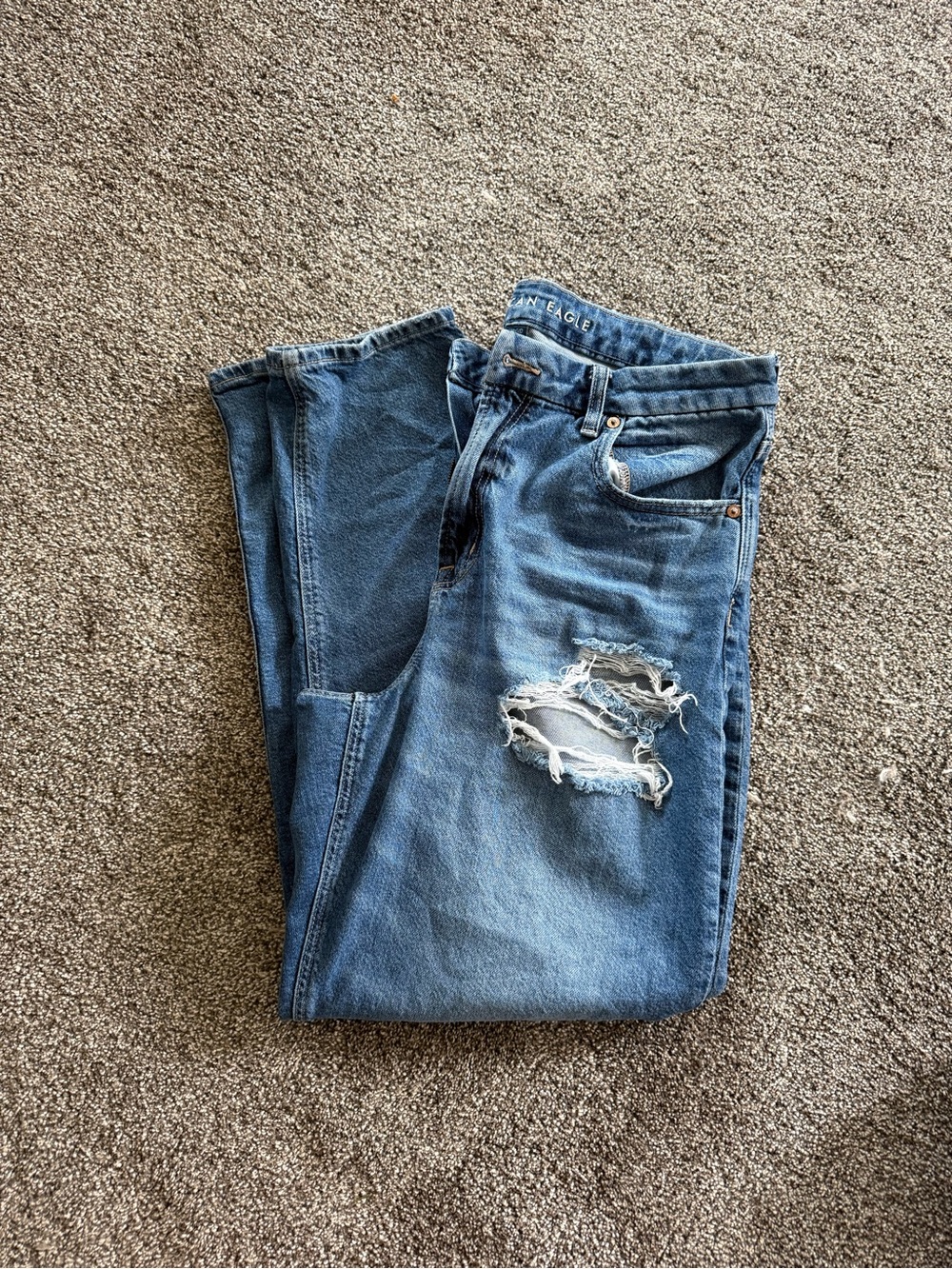 American Eagle Outfitters Women’s Medium Blue Straight Leg Distressed Jeans